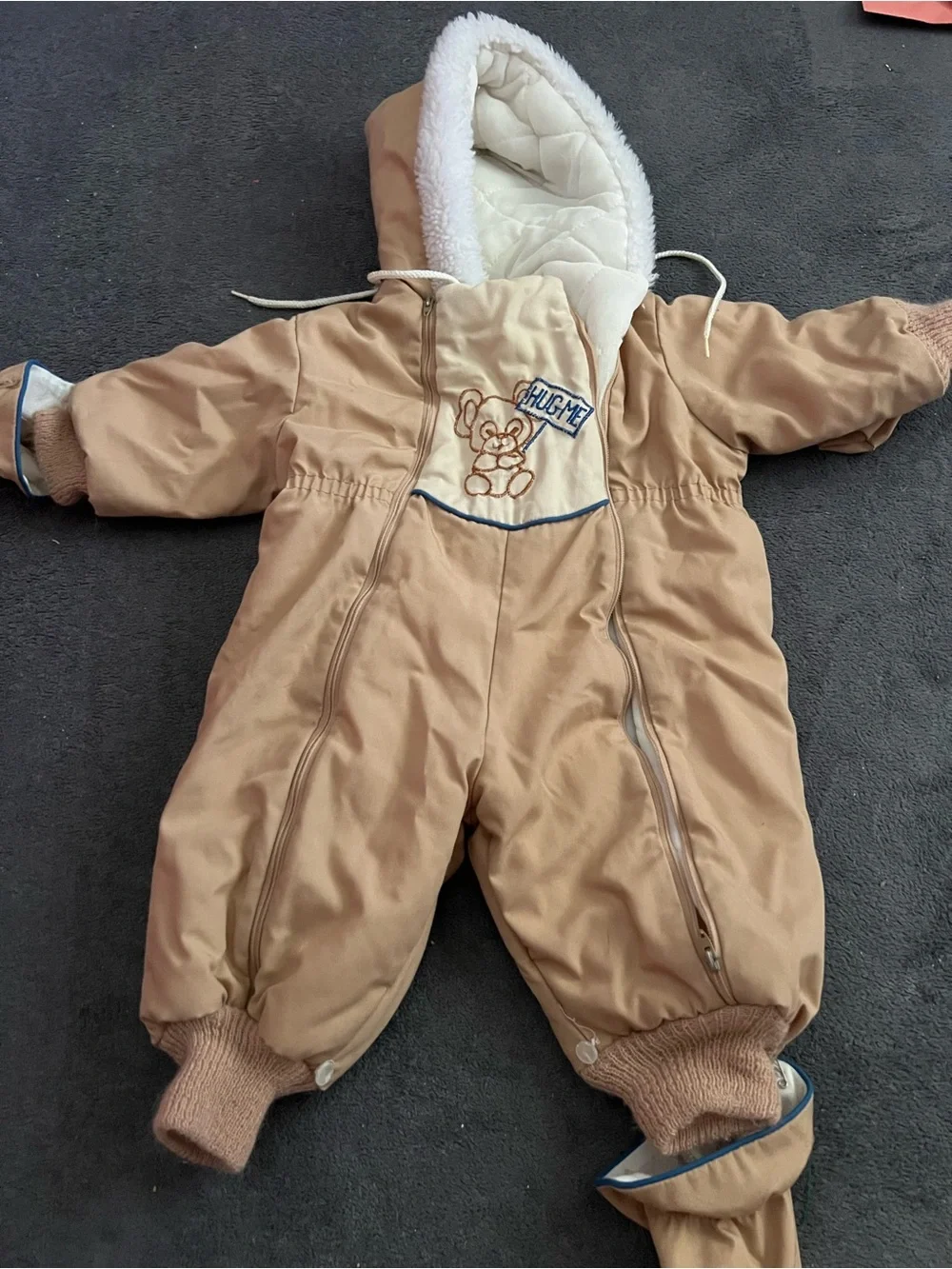 Vintage Tan Bear “Hug Me” infant Zip snowsuit Pram suit 12 M w/hand covers